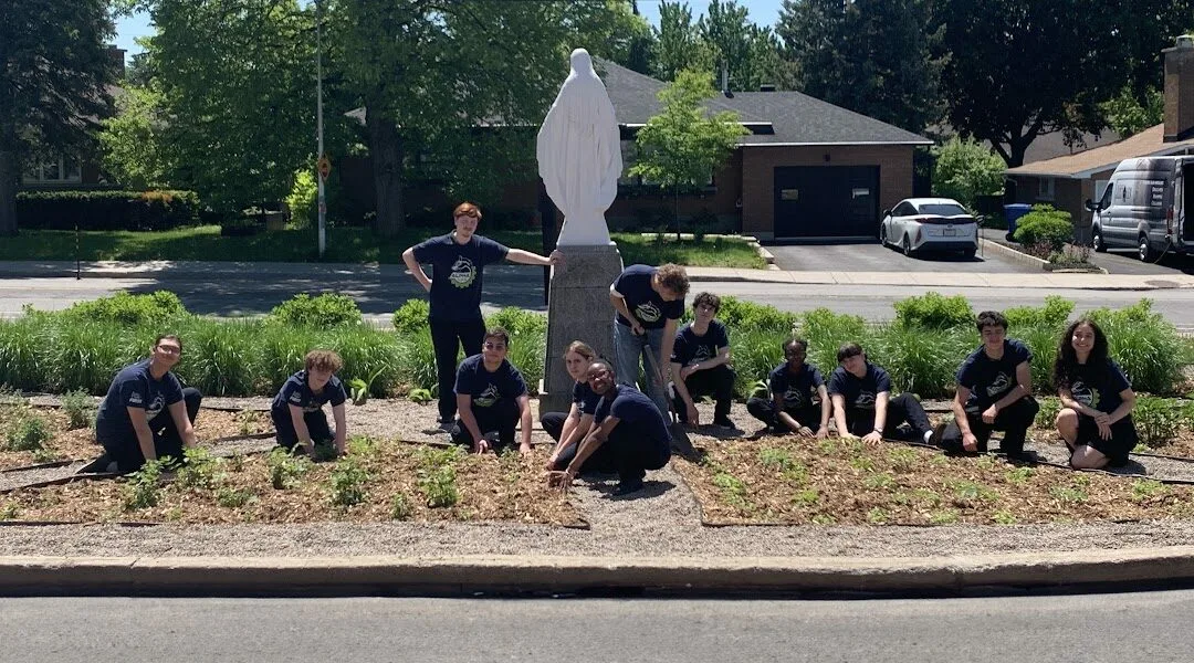 Création d’un jardin pollinisateur ancestral par les élèves de robotique